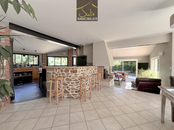 Propriété de plain-pied dans un joli parc clos de 3642m²