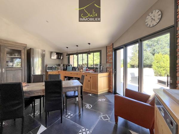 Propriété de plain-pied dans un joli parc clos de 3642m²