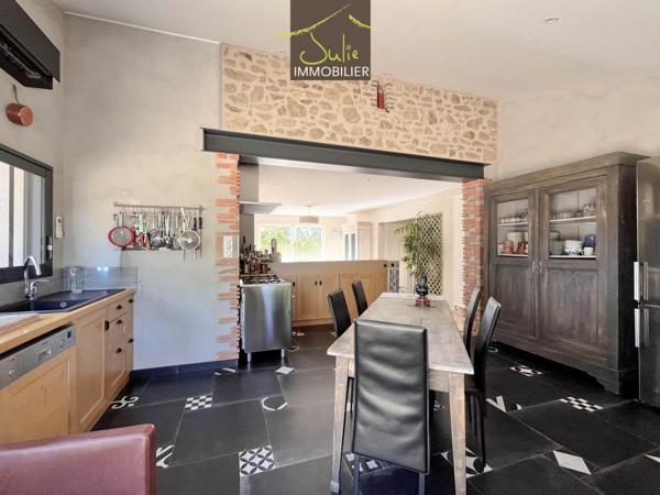 Propriété de plain-pied dans un joli parc clos de 3642m²