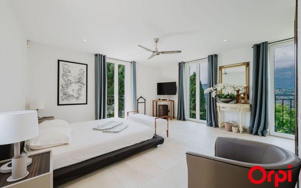 Maison à vendre    11 pièces • 366,10 m2 Menton