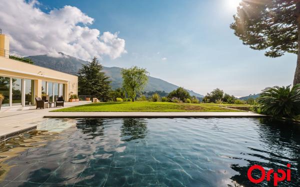 Maison à vendre    11 pièces • 366,10 m2 Menton