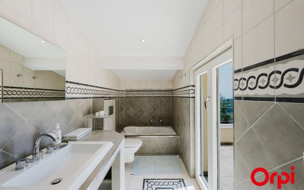 Maison à vendre    11 pièces • 366,10 m2 Menton