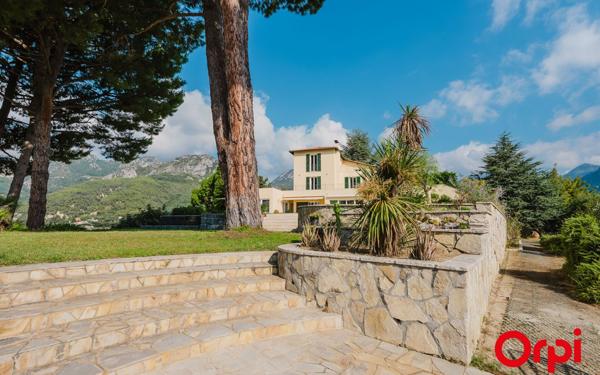 Maison à vendre    11 pièces • 366,10 m2 Menton