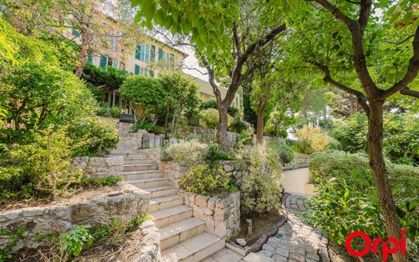 Maison à vendre    11 pièces • 366,10 m2 Menton
