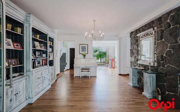 Maison à vendre    11 pièces • 366,10 m2 Menton