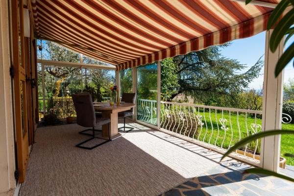 Maison d’exception à Saissac avec vue panoramique sur les Pyrénées