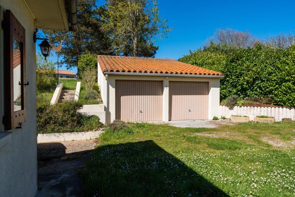Maison d’exception à Saissac avec vue panoramique sur les Pyrénées
