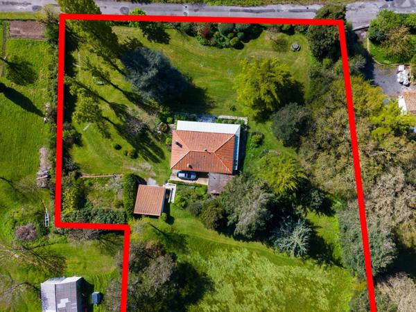 Maison d’exception à Saissac avec vue panoramique sur les Pyrénées