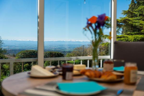 Maison d’exception à Saissac avec vue panoramique sur les Pyrénées