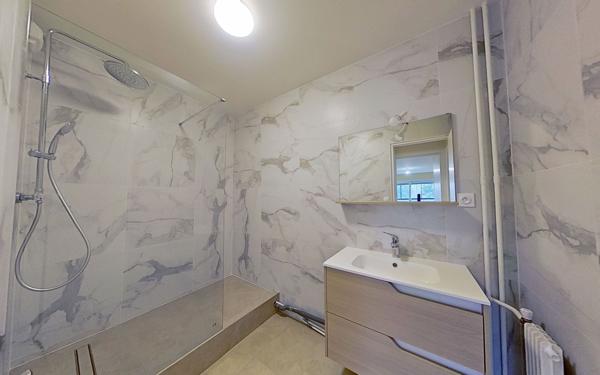 Appartement à louer    4 pièces • 79 m2 Champagne-au-Mont-d'Or