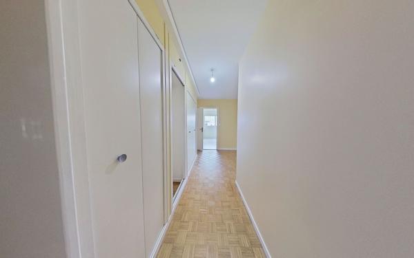 Appartement à louer    4 pièces • 79 m2 Champagne-au-Mont-d'Or