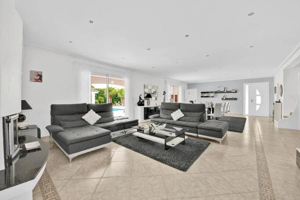 Maison à vendre 7 pièces CASTELGINEST (31)