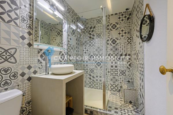 Rez de jardin
                                                                                                                                                                                                                                                                                                                        5 pièce(s)                                                                                                                                                                                                          4 chambre(s)                                                                                                                                                                                                          105  m²