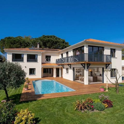 Villa familiale piscine et 50m plage