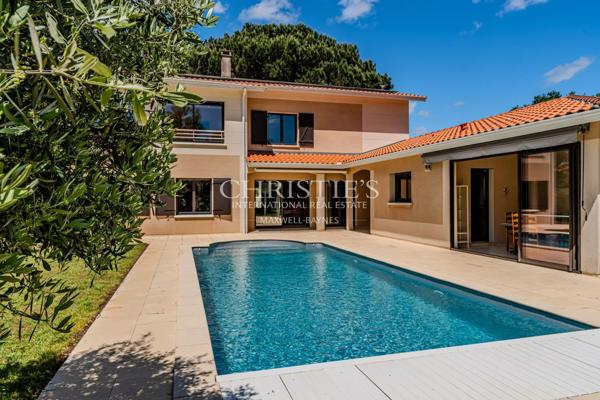 Villa familiale piscine et 50m plage
