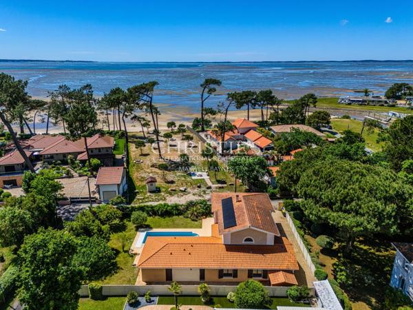 Villa familiale piscine et 50m plage