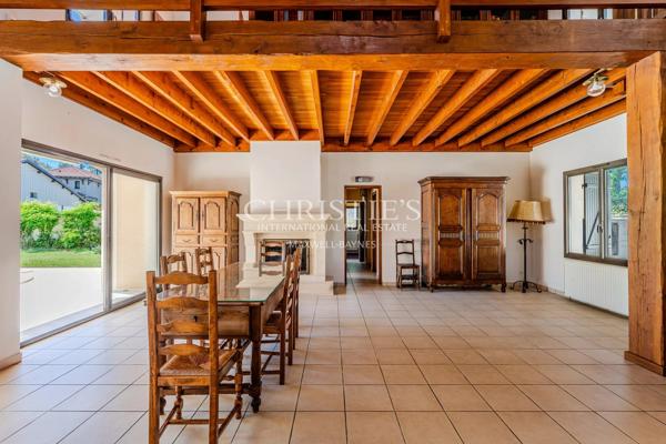 Villa familiale piscine et 50m plage