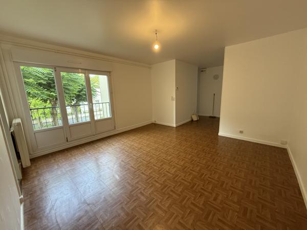 Appartement T3   70 m2   Rue Allée Pierre Grandrémy avec sta