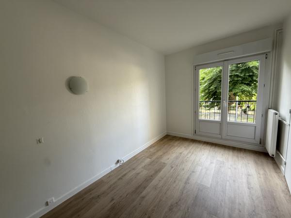 Appartement T3   70 m2   Rue Allée Pierre Grandrémy avec sta