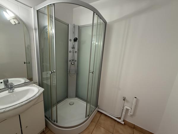 Appartement T3   70 m2   Rue Allée Pierre Grandrémy avec sta