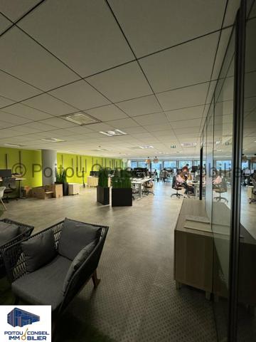 A LOUER SECTEUR AVENUE DE LA ROCHELLE 235m2 BUREAUX TRES BEL IMMEUBLE AVEC PARKINGS SANS COPROPRIETE