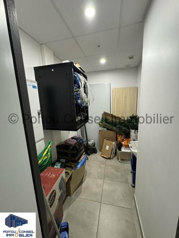 A LOUER SECTEUR AVENUE DE LA ROCHELLE 235m2 BUREAUX TRES BEL IMMEUBLE AVEC PARKINGS SANS COPROPRIETE