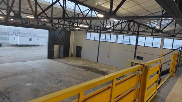 local d activité - 1017m²