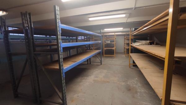 local d activité - 1017m²