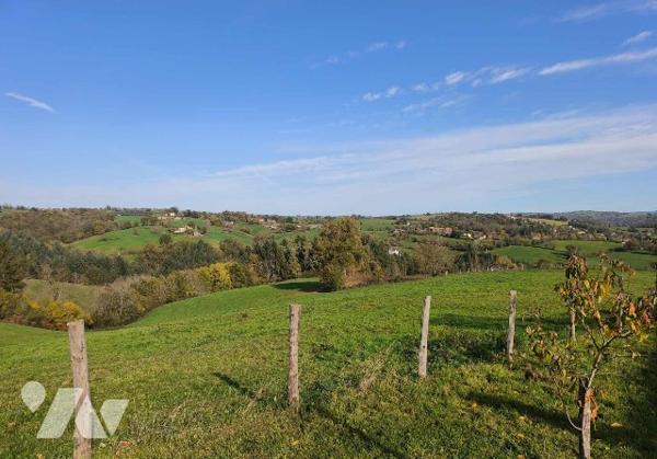 Jolie maison en pierre avec vue
