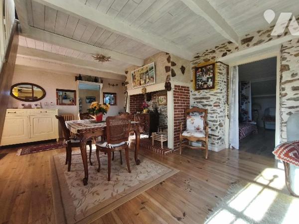 Jolie maison en pierre avec vue