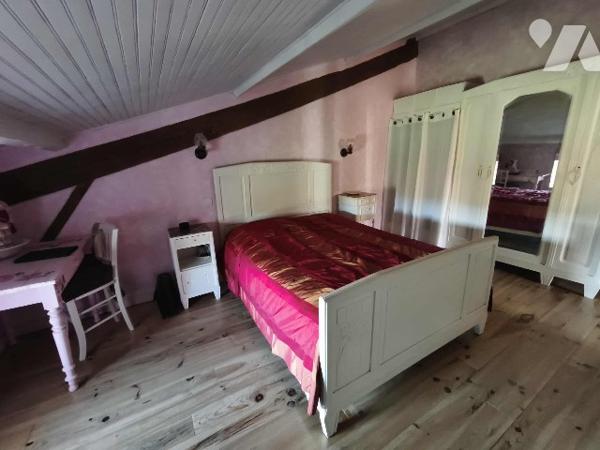 Jolie maison en pierre avec vue