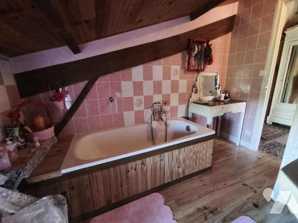 Jolie maison en pierre avec vue