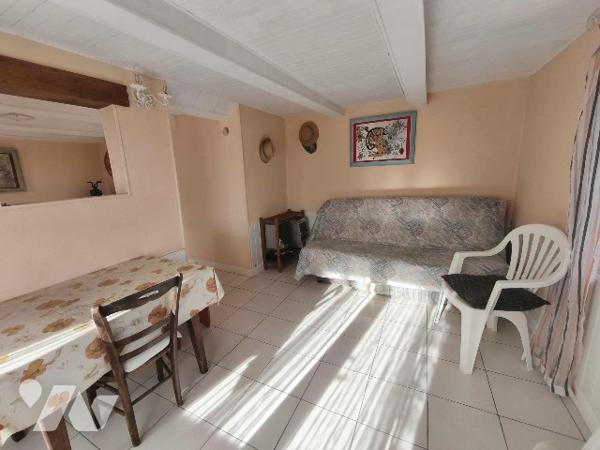 Jolie maison en pierre avec vue