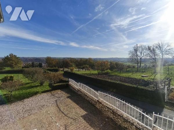 Jolie maison en pierre avec vue