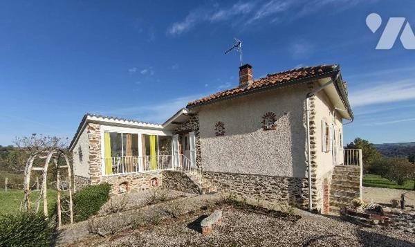 Jolie maison en pierre avec vue