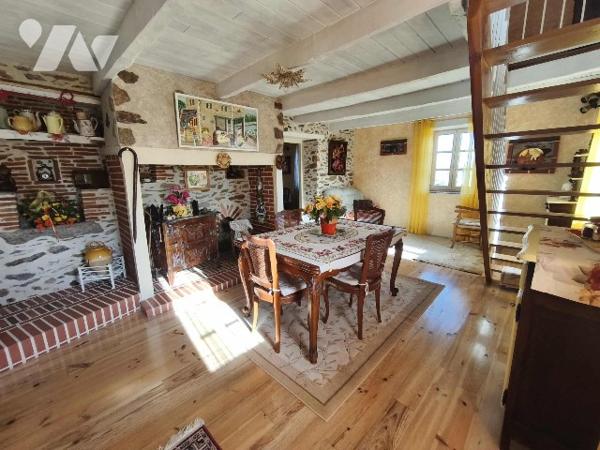 Jolie maison en pierre avec vue