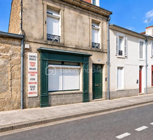 Investisseurs, belle opportunité à saisir en plein centre de Périgueux !

Découvrez cet 'immeuble de caractère', idéalement situé au cœur de la ville, bénéficiant d’un emplacement recherché et d’un fort potentiel locatif.

L’immeuble comprend 5 appartements meublés, déjà loués :

3 appartements T2
2 appartements T1

L’ensemble offre le charme et l’authenticité de l’ancien tout en bénéficiant d’une exploitation locative déjà en place.

 Les points forts :

* Immeuble déjà entièrement loué
* Rentabilité attractive
* Revenus locatifs immédiats
* Emplacement privilégié au cœur de Périgueux
* Proximité immédiate des commerces, services, transports et du centre historique
* Bien authentique avec du cachet
* Idéal pour un investisseur recherchant un placement immobilier déjà opérationnel

Un investissement clé en main, permettant de bénéficier immédiatement des loyers sans période de mise en location.

Dossier complet et informations sur les loyers et la rentabilité disponibles sur demande.

À découvrir rapidement !