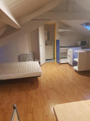 Investisseurs, belle opportunité à saisir en plein centre de Périgueux !

Découvrez cet 'immeuble de caractère', idéalement situé au cœur de la ville, bénéficiant d’un emplacement recherché et d’un fort potentiel locatif.

L’immeuble comprend 5 appartements meublés, déjà loués :

3 appartements T2
2 appartements T1

L’ensemble offre le charme et l’authenticité de l’ancien tout en bénéficiant d’une exploitation locative déjà en place.

 Les points forts :

* Immeuble déjà entièrement loué
* Rentabilité attractive
* Revenus locatifs immédiats
* Emplacement privilégié au cœur de Périgueux
* Proximité immédiate des commerces, services, transports et du centre historique
* Bien authentique avec du cachet
* Idéal pour un investisseur recherchant un placement immobilier déjà opérationnel

Un investissement clé en main, permettant de bénéficier immédiatement des loyers sans période de mise en location.

Dossier complet et informations sur les loyers et la rentabilité disponibles sur demande.

À découvrir rapidement !