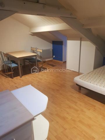 Investisseurs, belle opportunité à saisir en plein centre de Périgueux !

Découvrez cet 'immeuble de caractère', idéalement situé au cœur de la ville, bénéficiant d’un emplacement recherché et d’un fort potentiel locatif.

L’immeuble comprend 5 appartements meublés, déjà loués :

3 appartements T2
2 appartements T1

L’ensemble offre le charme et l’authenticité de l’ancien tout en bénéficiant d’une exploitation locative déjà en place.

 Les points forts :

* Immeuble déjà entièrement loué
* Rentabilité attractive
* Revenus locatifs immédiats
* Emplacement privilégié au cœur de Périgueux
* Proximité immédiate des commerces, services, transports et du centre historique
* Bien authentique avec du cachet
* Idéal pour un investisseur recherchant un placement immobilier déjà opérationnel

Un investissement clé en main, permettant de bénéficier immédiatement des loyers sans période de mise en location.

Dossier complet et informations sur les loyers et la rentabilité disponibles sur demande.

À découvrir rapidement !