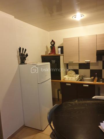 Investisseurs, belle opportunité à saisir en plein centre de Périgueux !

Découvrez cet 'immeuble de caractère', idéalement situé au cœur de la ville, bénéficiant d’un emplacement recherché et d’un fort potentiel locatif.

L’immeuble comprend 5 appartements meublés, déjà loués :

3 appartements T2
2 appartements T1

L’ensemble offre le charme et l’authenticité de l’ancien tout en bénéficiant d’une exploitation locative déjà en place.

 Les points forts :

* Immeuble déjà entièrement loué
* Rentabilité attractive
* Revenus locatifs immédiats
* Emplacement privilégié au cœur de Périgueux
* Proximité immédiate des commerces, services, transports et du centre historique
* Bien authentique avec du cachet
* Idéal pour un investisseur recherchant un placement immobilier déjà opérationnel

Un investissement clé en main, permettant de bénéficier immédiatement des loyers sans période de mise en location.

Dossier complet et informations sur les loyers et la rentabilité disponibles sur demande.

À découvrir rapidement !