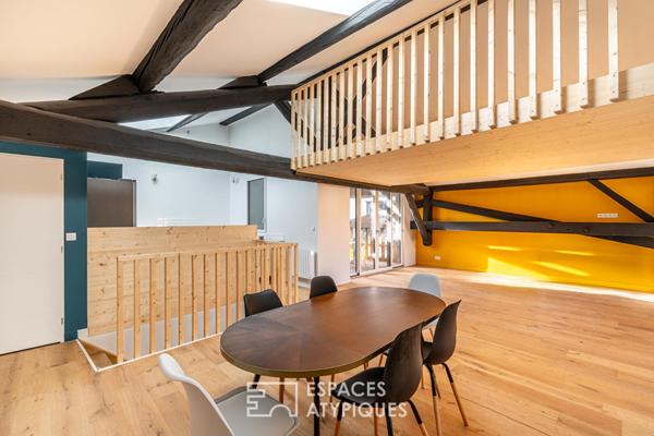 Maison rénovée avec terrasse et stationnements