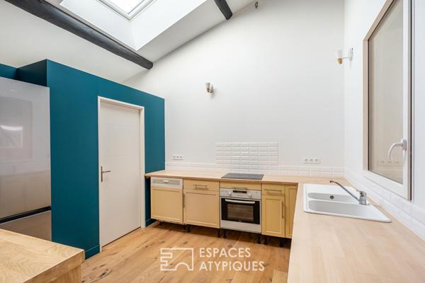 Maison rénovée avec terrasse et stationnements