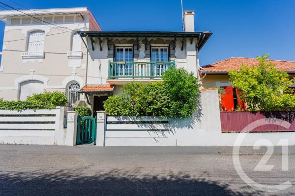 Maison à vendre  4 pièces - 95 m 2   ANGLET  - 64