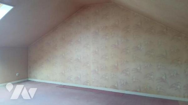 Pavillon mitoyen comprenant :
- au rez-de-chaussée : entrée, séjour / salon avec cheminée, cui...