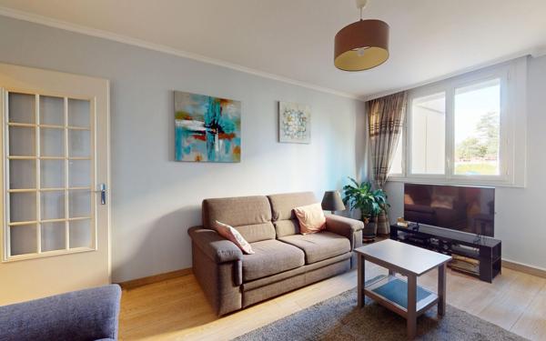 Appartement à vendre    4 pièces • 72 m2 Bron