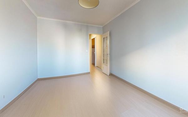 Appartement à vendre    4 pièces • 72 m2 Bron