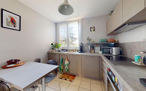 Appartement à vendre    4 pièces • 72 m2 Bron