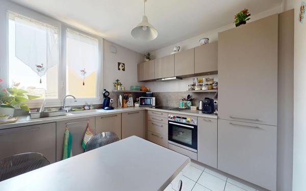 Appartement à vendre    4 pièces • 72 m2 Bron