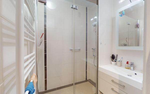 Appartement à vendre    4 pièces • 72 m2 Bron