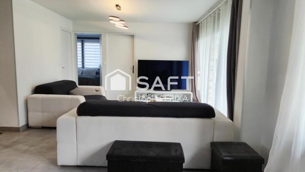 Maison mitoyenne entièrement rénovée avec garage et jardin, idéale famille